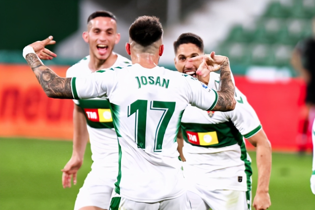 皇马2-1升班马阿尔梅里亚,2-1皇马一夜反超巴萨本泽马救主