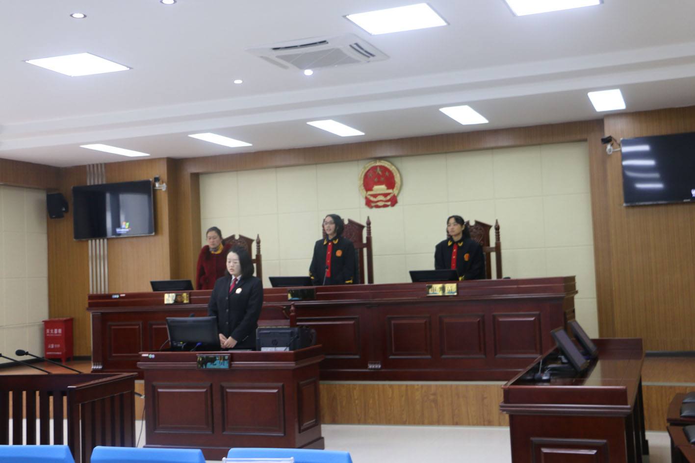 民事诉讼证人拒绝出庭作证违法吗,民事诉讼证人作伪证被采信怎么办