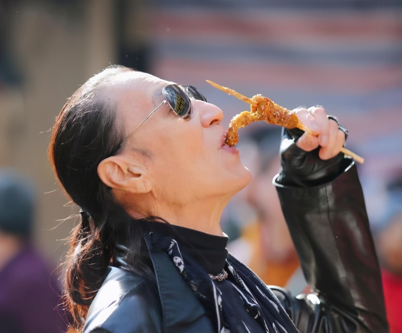 谢贤和前妻离婚以后的关系怎么样,谢贤为何与狄波拉离婚