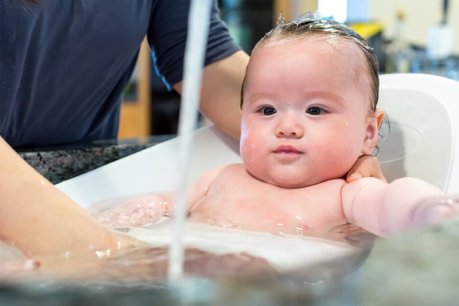 新生儿外出回家正确消毒方法,把新生儿递过来的技巧