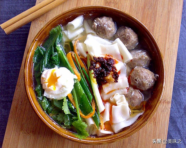 最简单热汤面的家常做法,热汤面的家常做法不辣