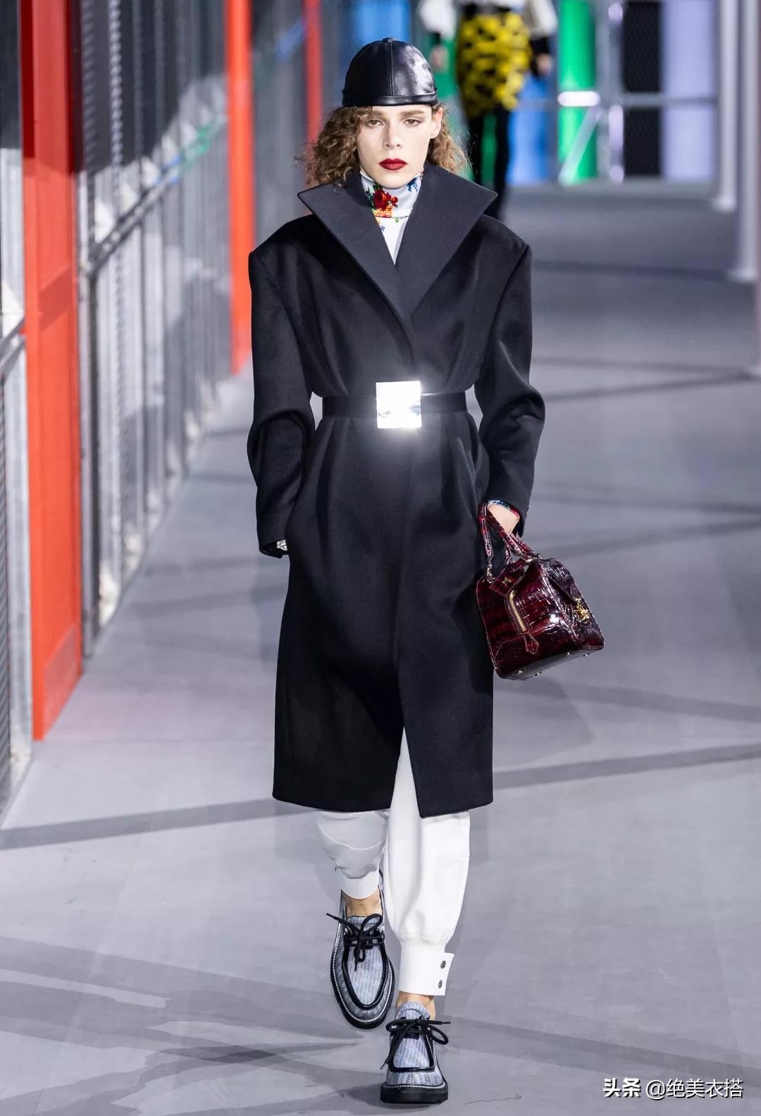 双面羊绒大衣极简轻奢风早秋穿搭,黑色羊绒大衣中长款外套穿搭