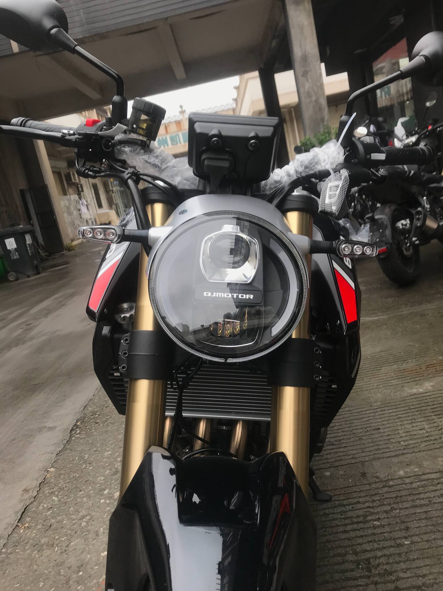 qjmotor600圆灯评测,qjmotor600圆灯版