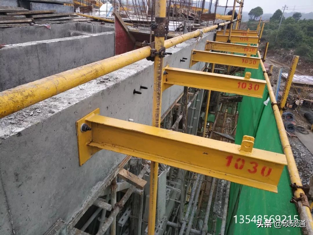 一种新型悬挑架的安装搭设装置,施工现场新型悬挑架