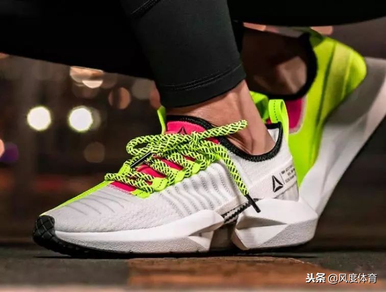 健身肌肉男穿衣搭配图片,肌肉男在健身穿衣搭配