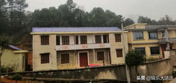 在农村买了房还可以申请宅基地吗,农村有房在城里买房要不要迁户口