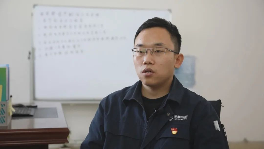 *疆新**楚星能源发展有限公司：坚守岗位过春节的发电工人