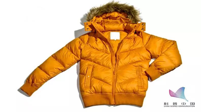 冬天穿羽绒服容易弄脏袖子,羽绒服被墨水弄脏怎么洗干净