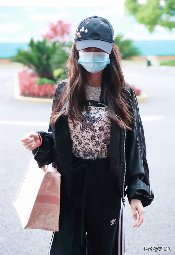 杨颖罕见穿时尚出镜太迷人,杨颖机场同款包