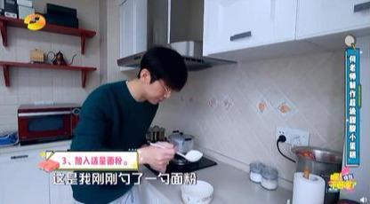 不用烤箱不用面粉不用酸奶做蛋糕,五分钟就能搞定的酸奶小蛋糕