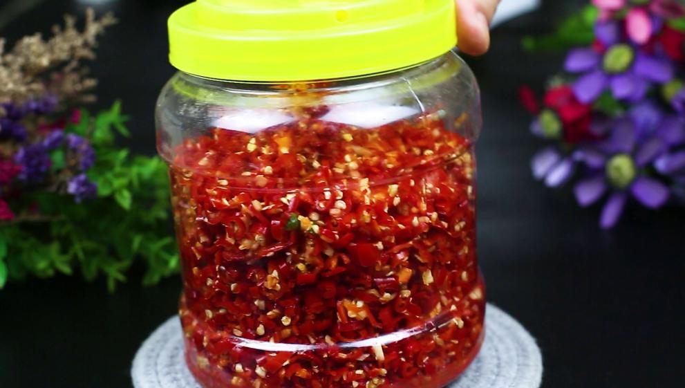 广东大厨后厨用的剁辣椒的做法,怎样做剁辣椒不要那么酸