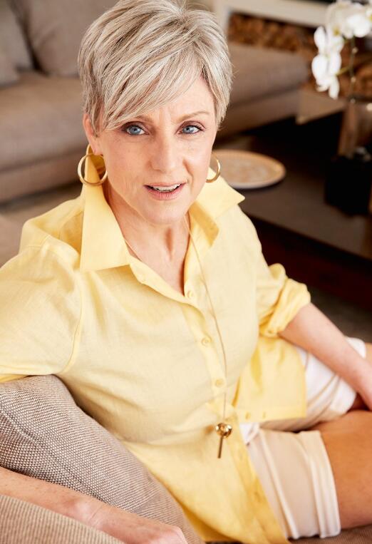 60岁奶奶穿搭时尚,60岁奶奶的时尚穿搭