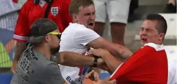 英国球迷被打,200名俄罗斯球迷暴打英国球迷