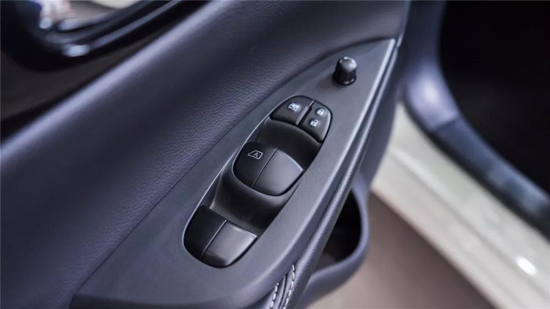 东风日产骐达:价格高一点,但空间告诉你值得!「快车体验043」