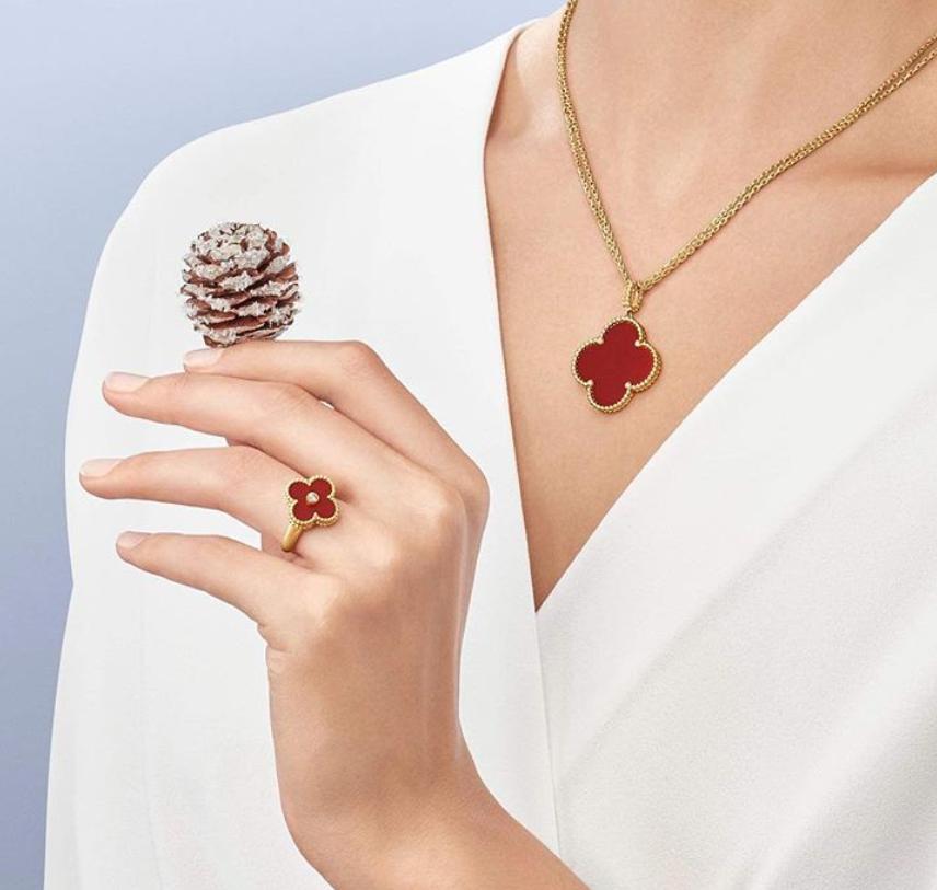 幸运之神四叶草,四叶草项链各种颜色寓意