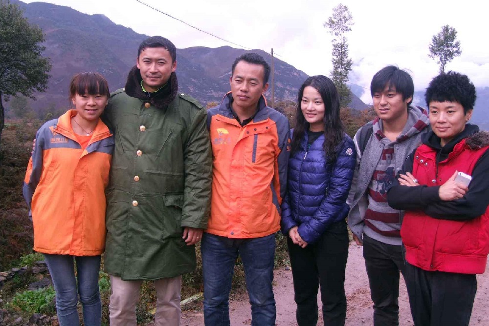 国足17年12强赛回顾,国足做慈善