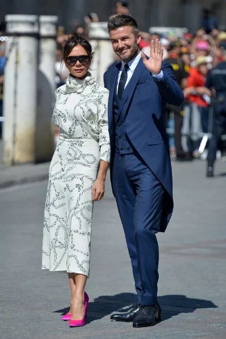 10月参加婚礼衣服搭配,参加10月份婚礼穿什么衣服好