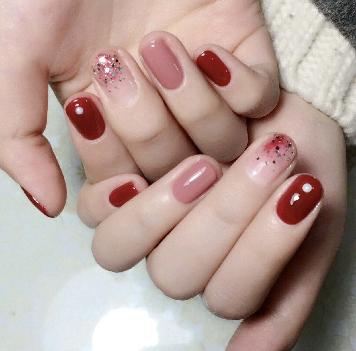 仙气女神范的红色亮片美甲，给你的“红指甲”加点仙气吧！