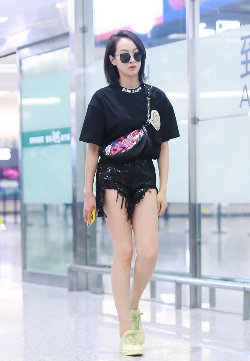 斜挎包包时髦且减龄,真正的时尚包包