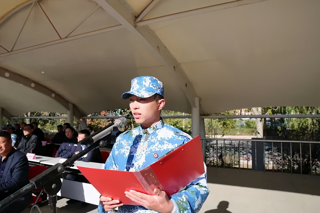 阜新高等专科学校隆重举行2020-2021学年度开学典礼暨新生军训闭营式