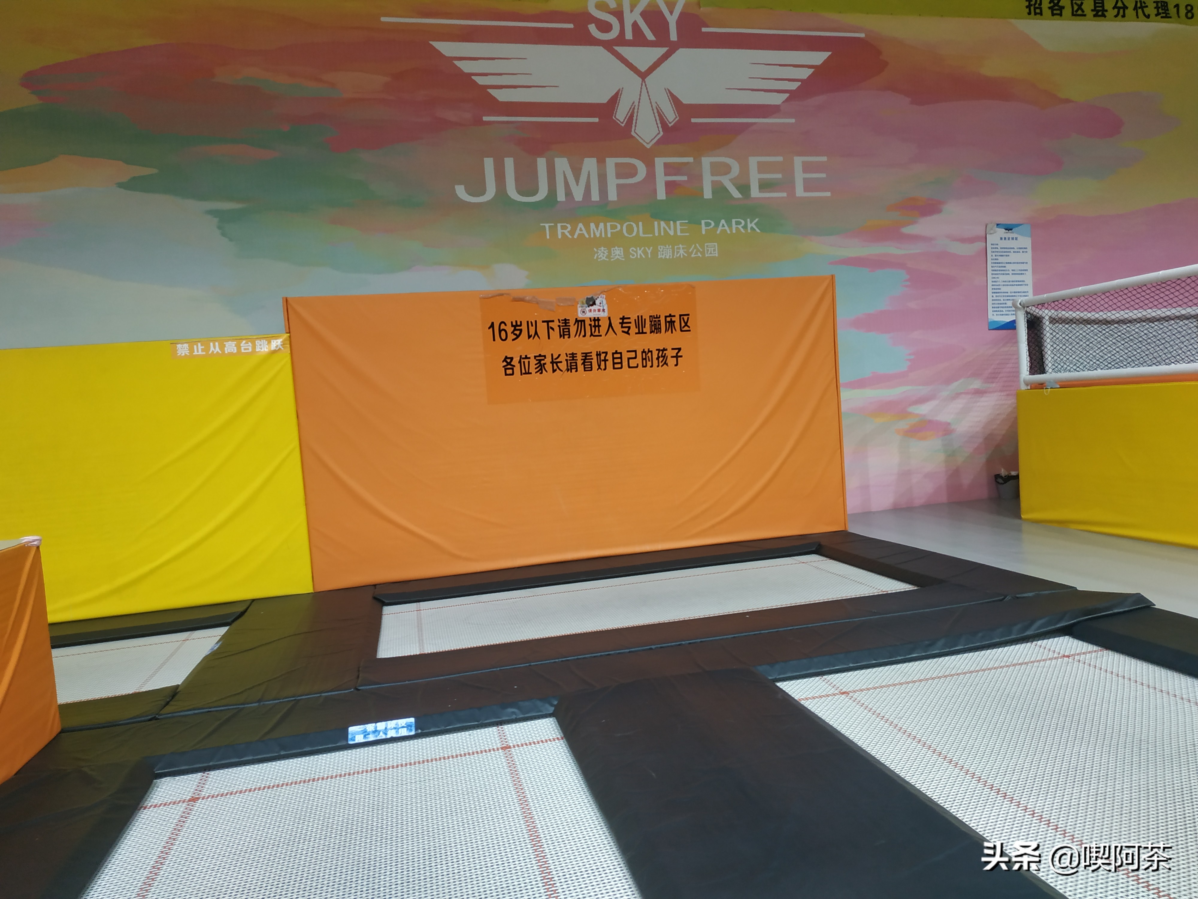 让我们离开地球表面歌词,让我们一起逃离到地球的边缘