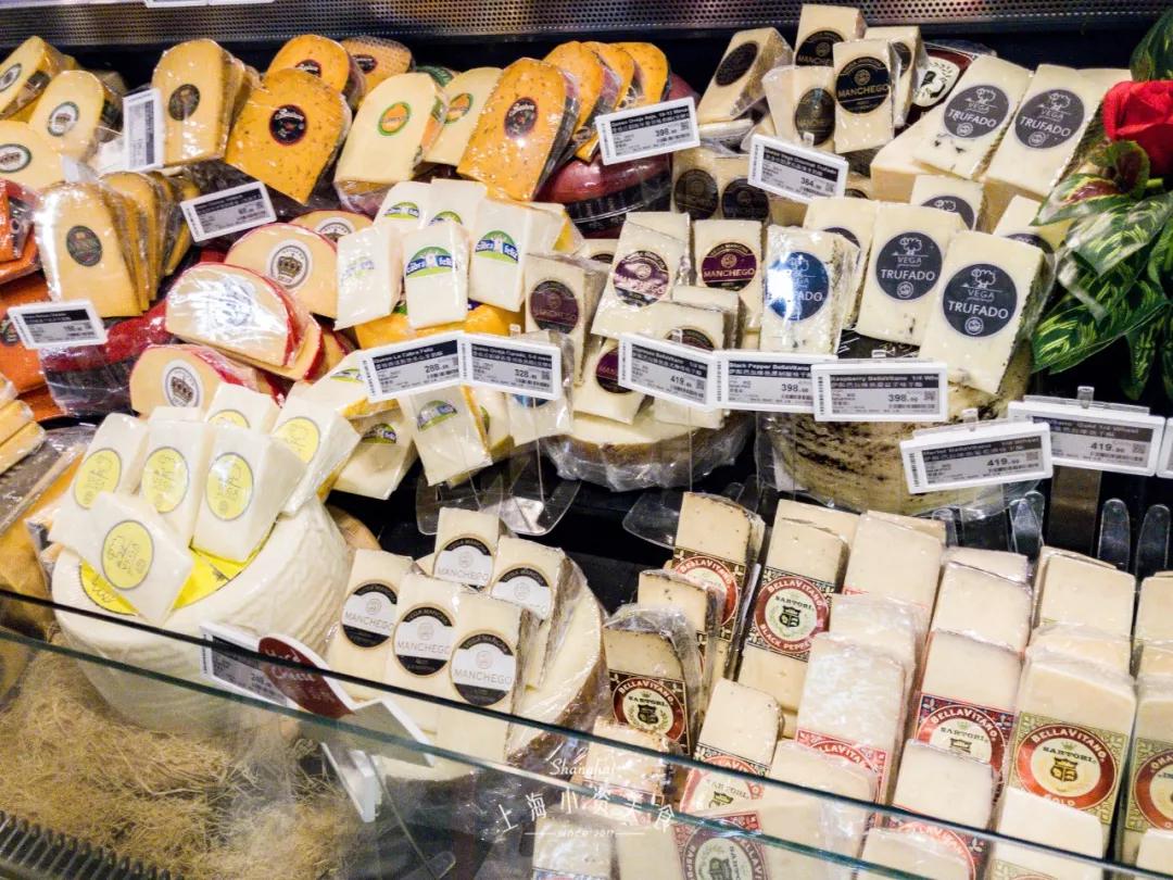 过年去超市囤货,过年没来得及买年货