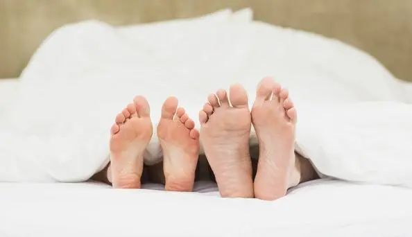 23岁女子一月来五次月经，查出宫颈癌，家长痛哭：是男人害的