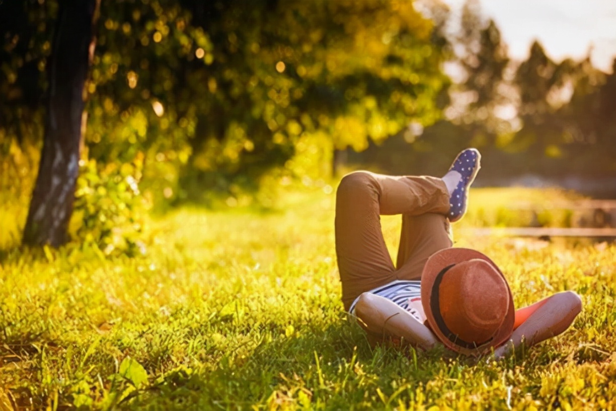 活了20多年，手机里没有一张自拍：你不是长得丑，而是太自卑