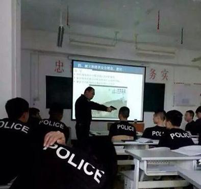 蛇一次交配需要四，五个小时，谁敢说许仙只个文弱书生。