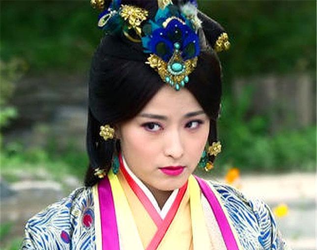 芈月传中芈月被秦王宠幸,芈月传让大臣佩服