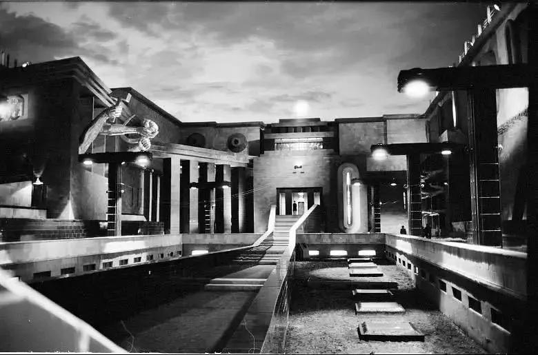 我们在柏林，看了9个小时震撼世界的DAU