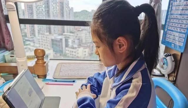 楼上邻居总蹭网，小伙改掉wifi密码，隔天门上的纸条令他感动不已