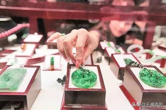 奸商被坑,奸商一直坑钱结果最后后悔