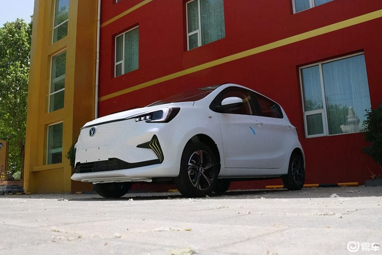 开五菱宏光miniev回老家,奔奔e-star对比五菱mini