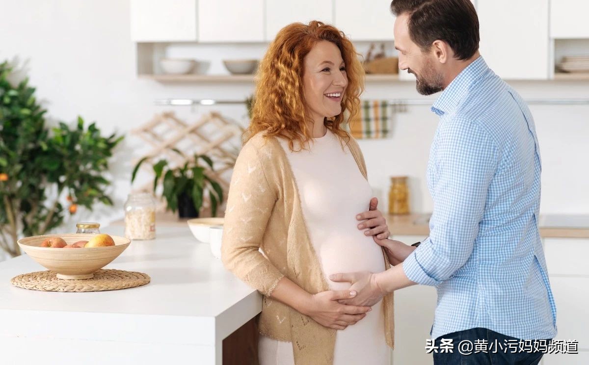 孕妇没注意宝宝直接出生了,发现孕妇的腹中婴儿没有死