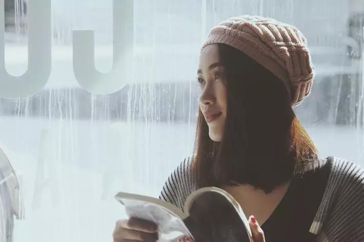 发现老婆跟初恋联系了怎么挽回,妻子和初恋一直保持联系说明什么