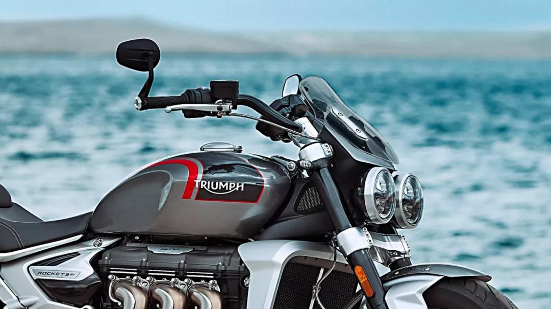 2万至3万双缸公认最好摩托车,2500cc三缸凯旋火箭