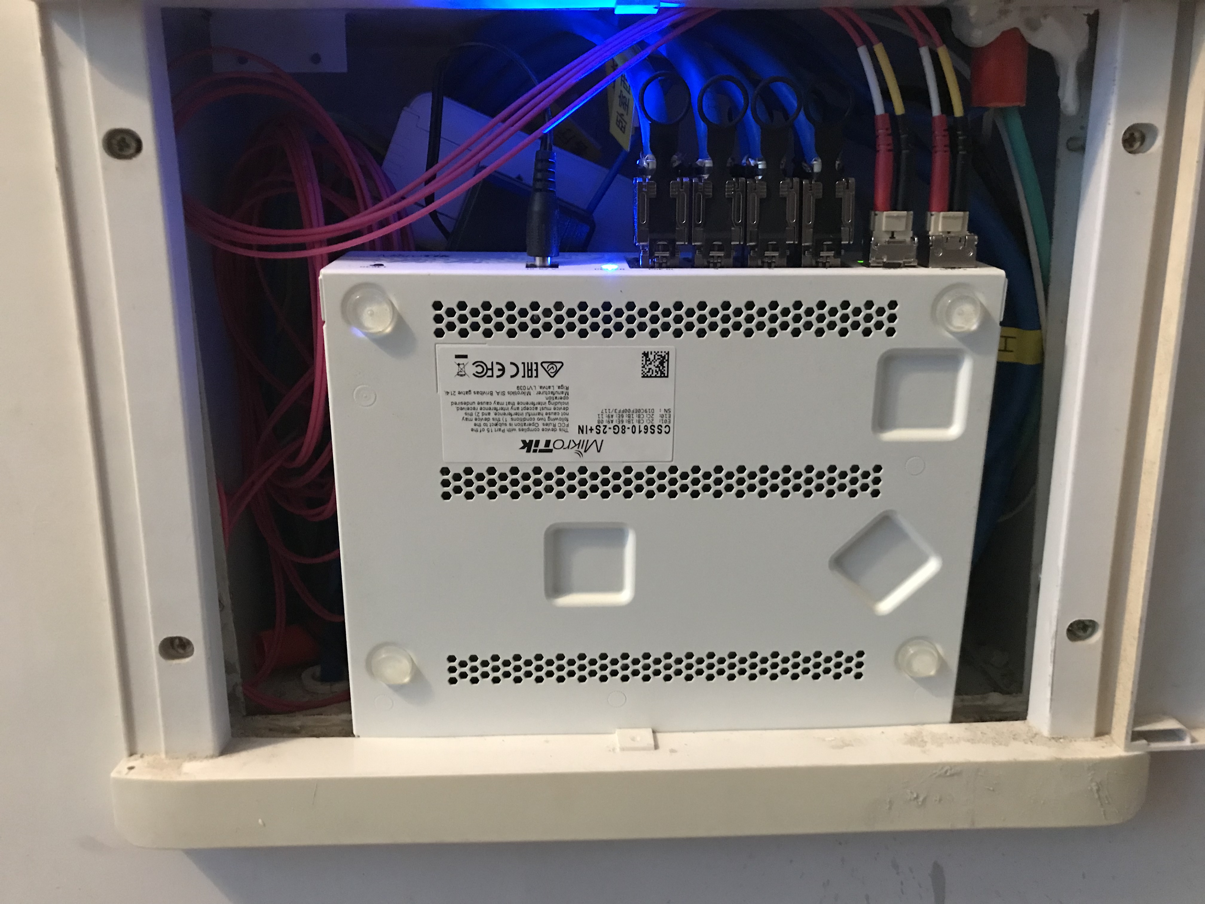 弱电箱里的网线交换机,宽带入户必须打孔吗