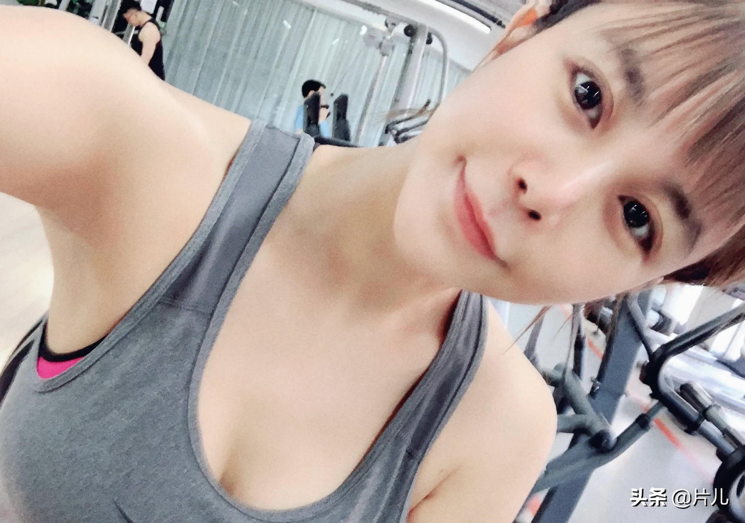 宁愿坐在宝马里哭的马诺现状,马诺宁愿坐在宝马里哭视频