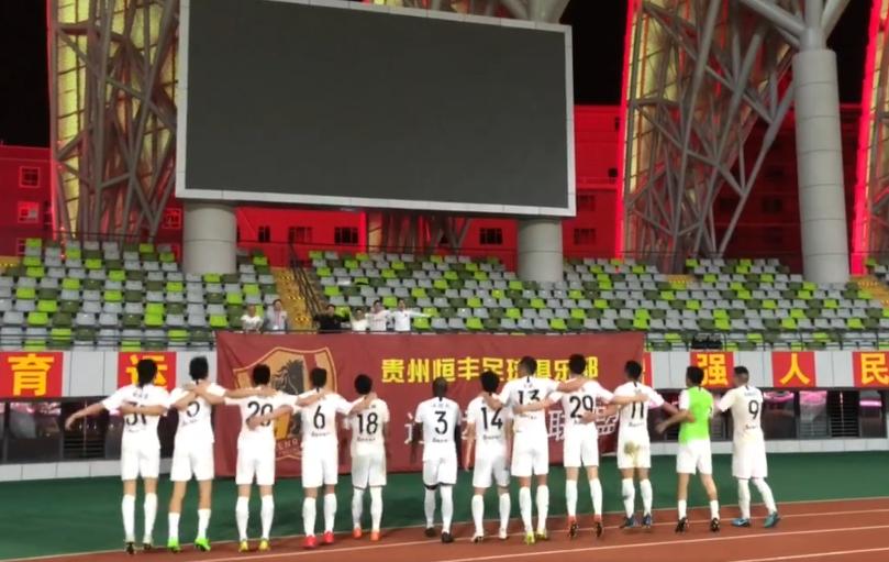 感动落泪的球迷,感动球员