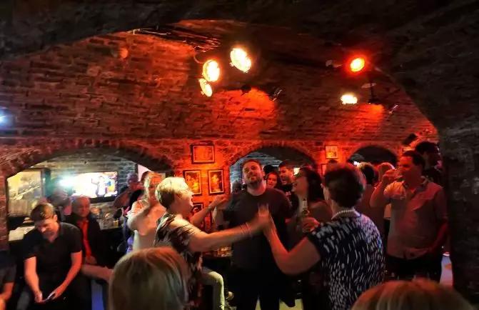 等一个人陪我去巴黎,等一个人陪我去南京视频