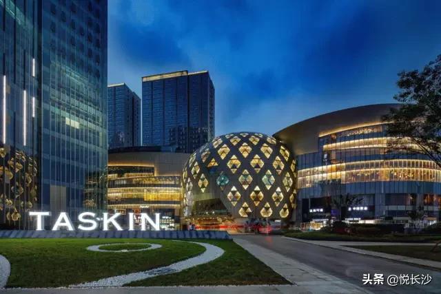 同价位，选精装现房or毛坯期房？还有德思勤商圈加持，近青园小学