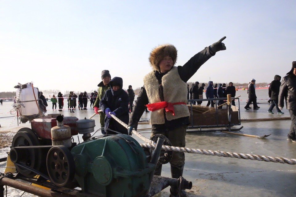 冰钓头鱼拍卖,冰湖捕鱼头鱼拍卖