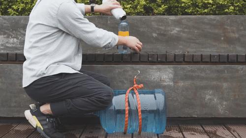 还在用双手费劲拧杯盖？我只要3根手指，1秒就开了！