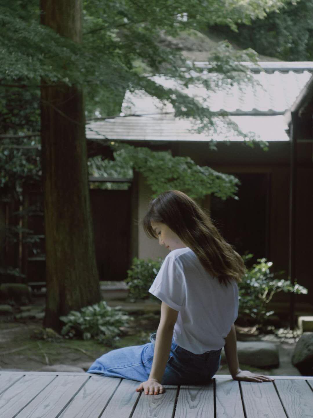 还记得南笙吗？往娱乐圈发展的她，也开始穿起“泫雅风”了