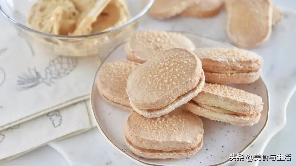 竟然比马卡龙还好吃?日本爆款小点心朗姆葡萄夹心饼干,超全配方