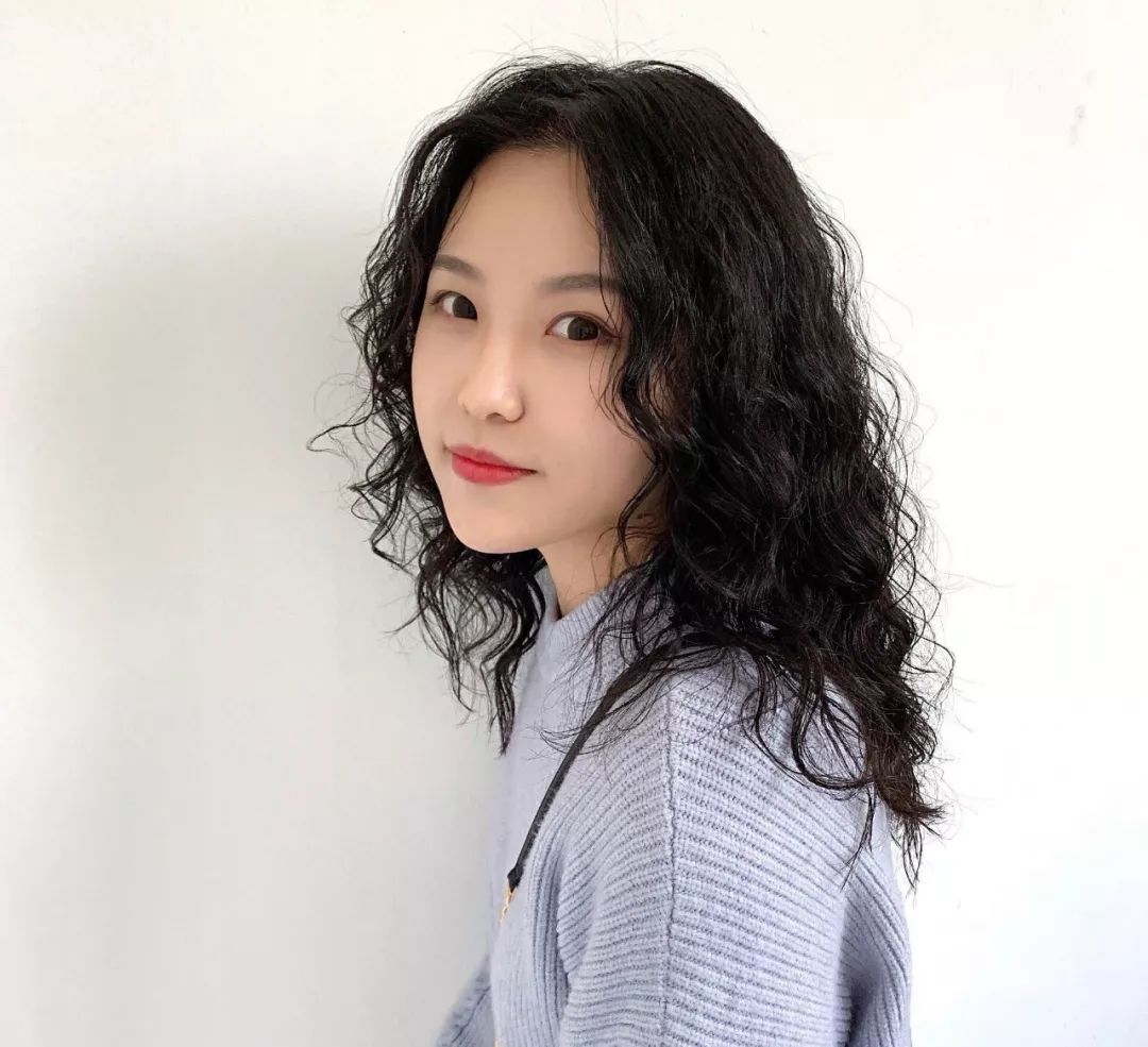 脸大怎么弄发型显脸小,个子矮脸大什么发型好看