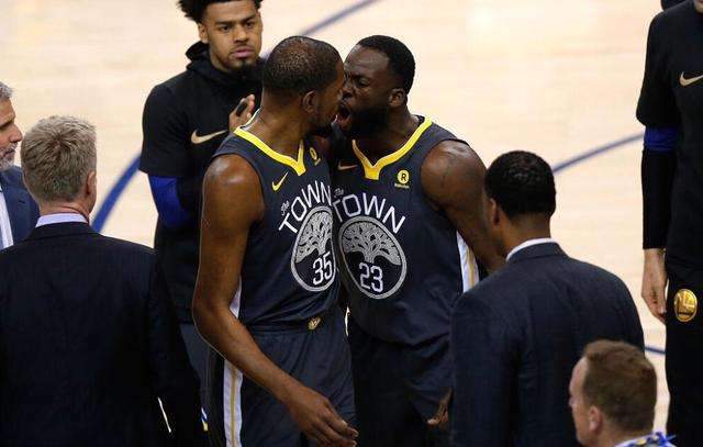 NBA7大过河拆桥的交易：KD为勇士倾尽所有，热火给韦德屈辱性报价