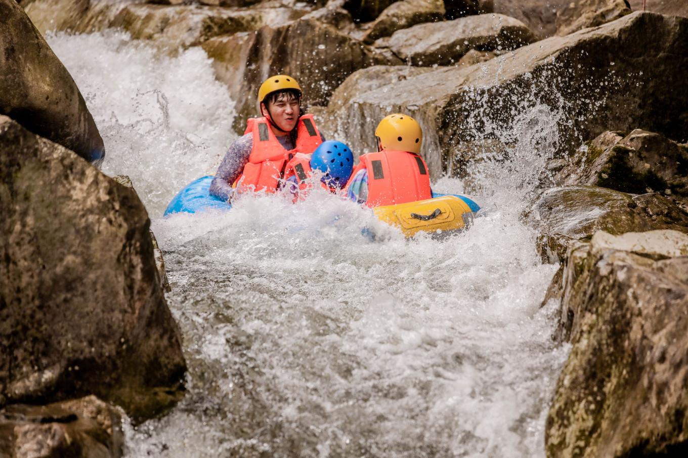 桐庐山湾湾漂流门票多少,桐庐山湾湾漂流景区在什么地方
