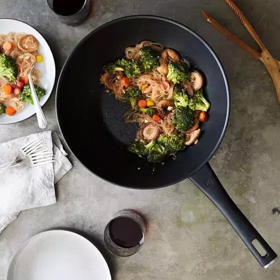 无涂层铁锅怎么使用才不粘锅,已经用过的铁锅怎么才能不粘锅